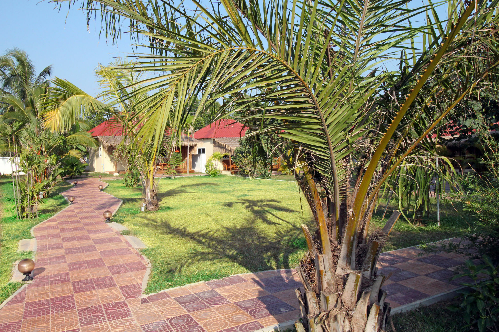 Sunset Lounge Hotel Sihanoukville Exterior photo